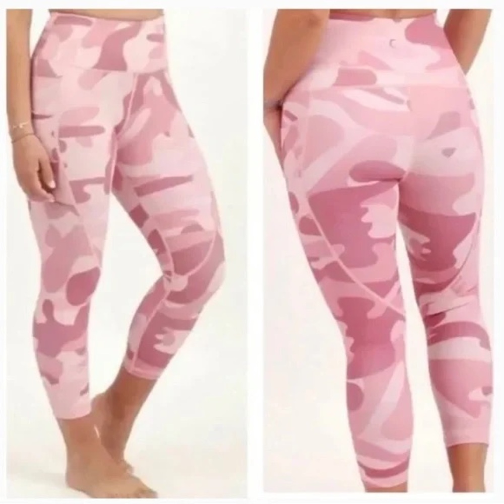 ☑️ZYIA woman’s Pink Camo Leggings